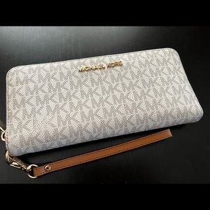 Michael Kors - Continental wristlet wallet - MK print